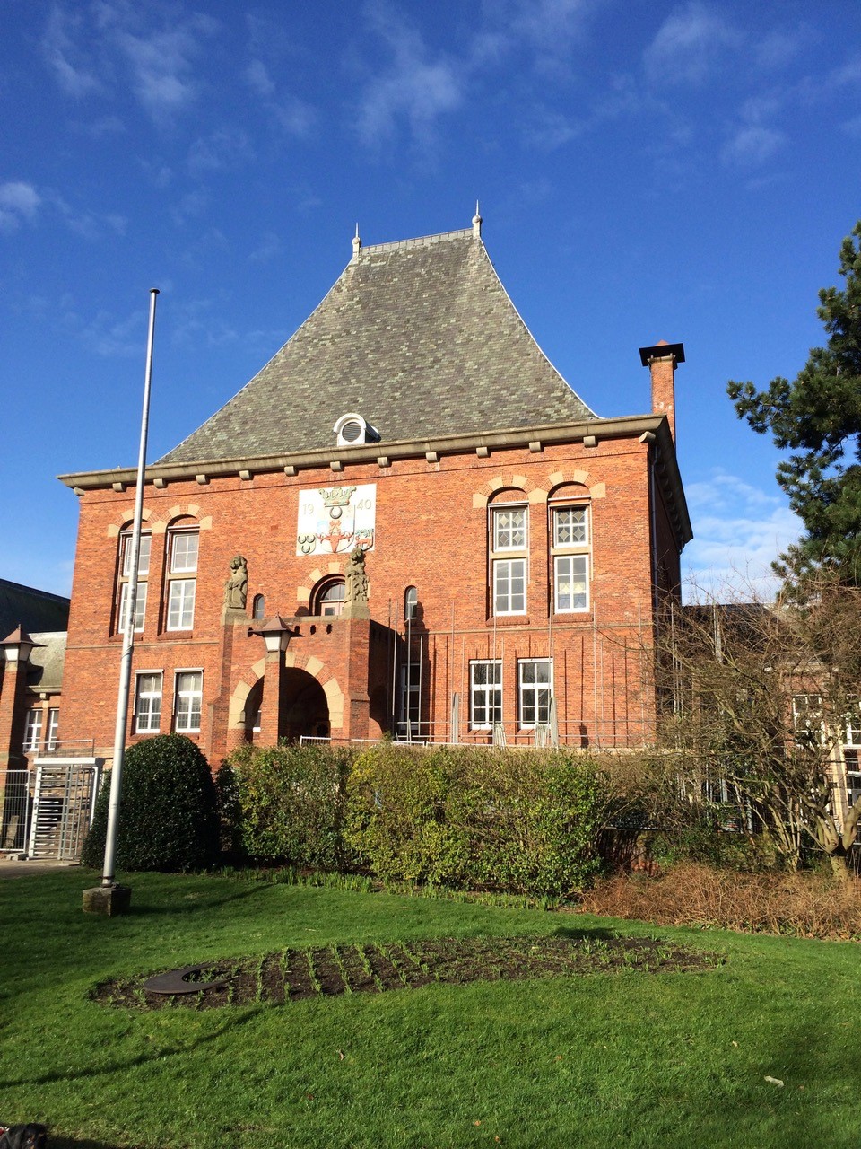 Lees meer over het artikel Raadhuisplein